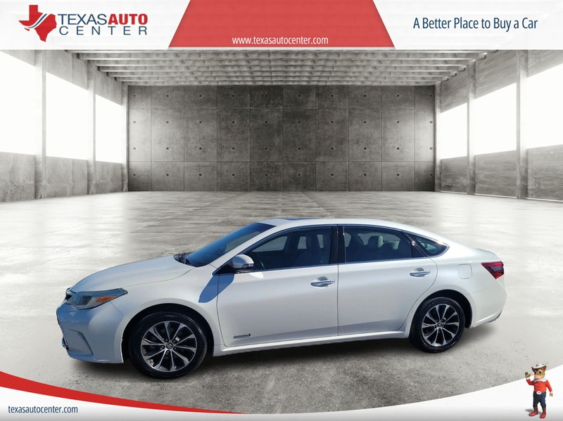 Toyota Avalon Hybrid Vehicle Full-screen Gallery Image 02