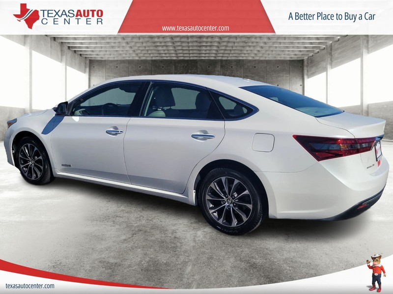 Toyota Avalon Hybrid Vehicle Full-screen Gallery Image 04