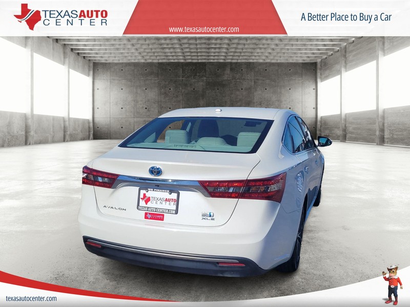 Toyota Avalon Hybrid Vehicle Full-screen Gallery Image 05
