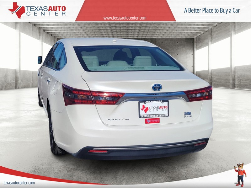 Toyota Avalon Hybrid Vehicle Full-screen Gallery Image 07