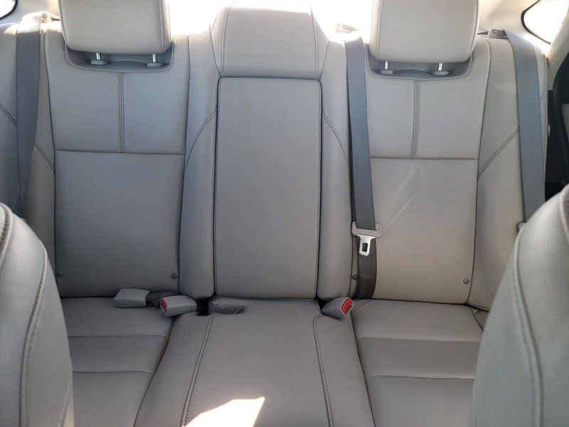 Toyota Avalon Hybrid Vehicle Full-screen Gallery Image 11