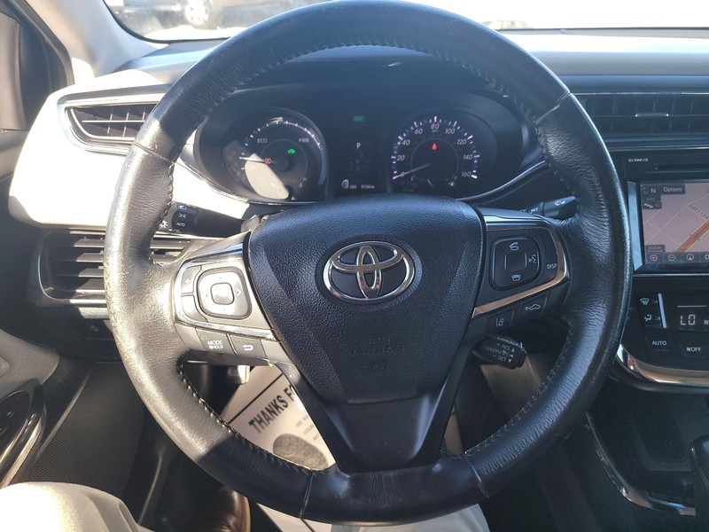 Toyota Avalon Hybrid Vehicle Full-screen Gallery Image 12