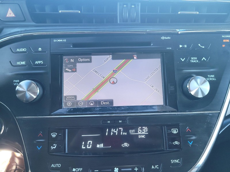 Toyota Avalon Hybrid Vehicle Full-screen Gallery Image 15