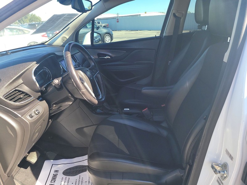 Buick Encore Vehicle Full-screen Gallery Image 09