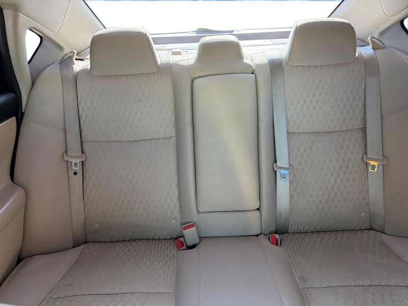 Nissan Altima Vehicle Full-screen Gallery Image 13