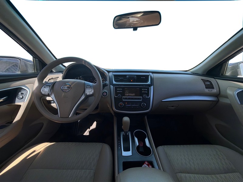 Nissan Altima Vehicle Full-screen Gallery Image 16