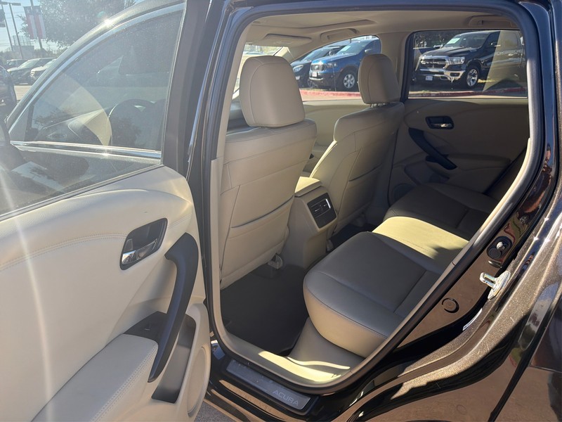Acura RDX Vehicle Full-screen Gallery Image 10