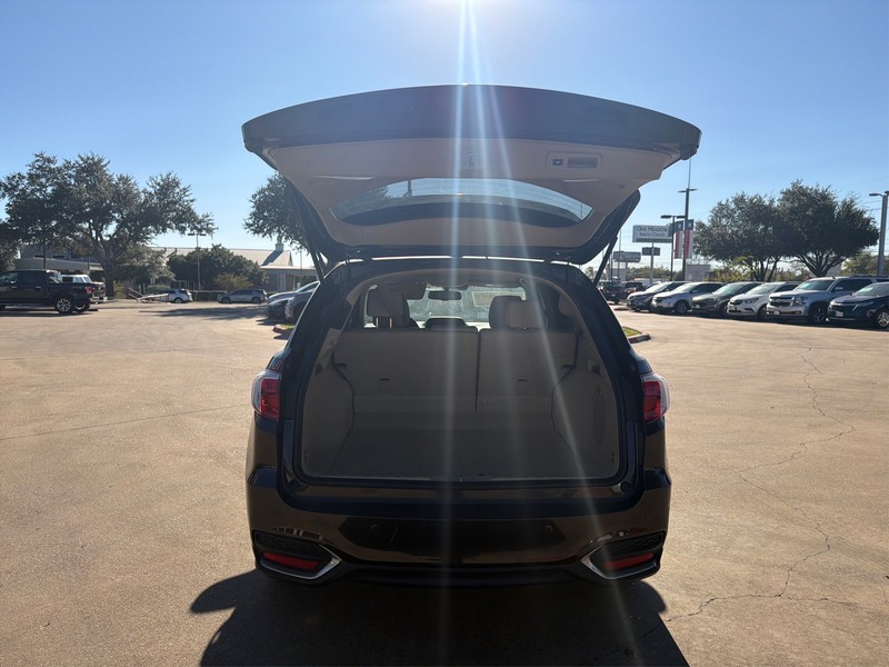 Acura RDX Vehicle Full-screen Gallery Image 11