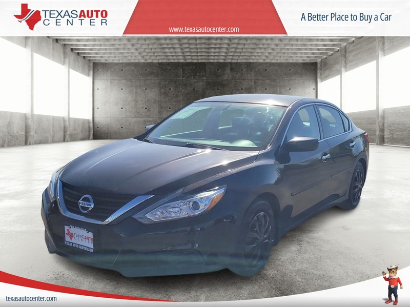 Nissan Altima Vehicle Full-screen Gallery Image 03