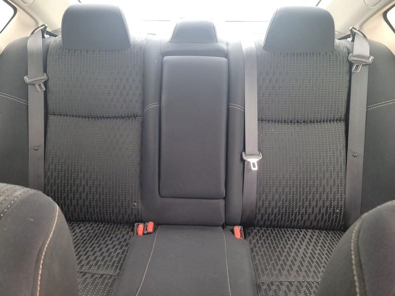 Nissan Altima Vehicle Full-screen Gallery Image 12