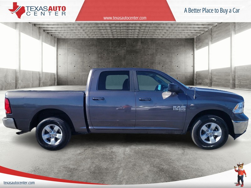 Ram 1500 Classic Vehicle Full-screen Gallery Image 04