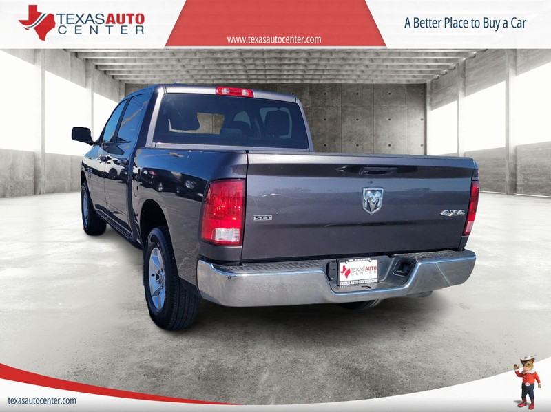 Ram 1500 Classic Vehicle Full-screen Gallery Image 05