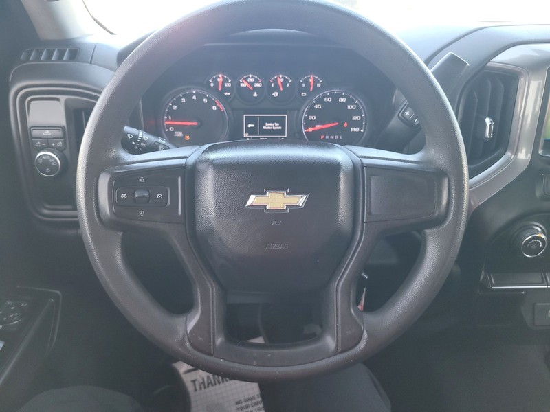 Chevrolet Silverado 1500 Vehicle Full-screen Gallery Image 12