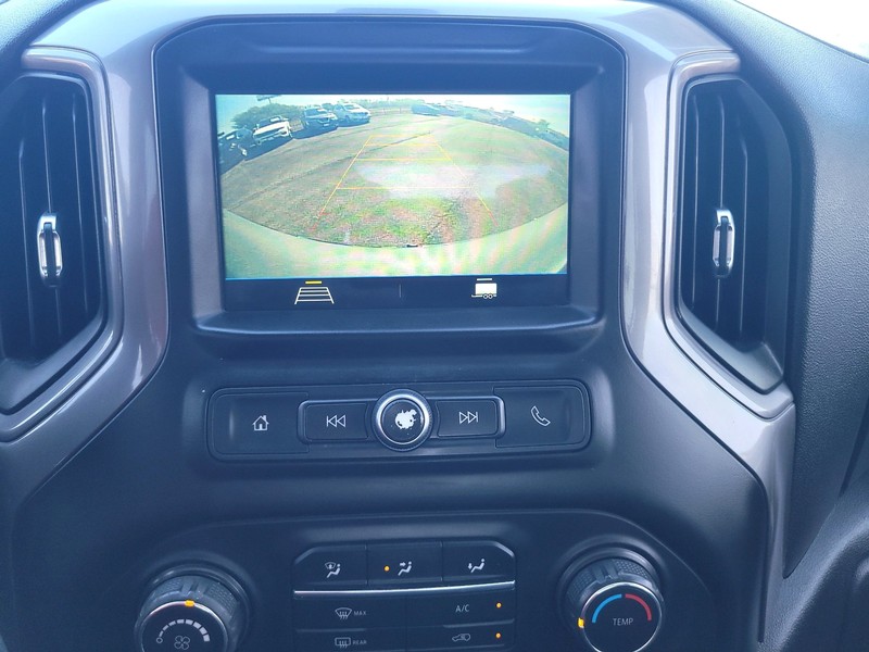 Chevrolet Silverado 1500 Vehicle Full-screen Gallery Image 15