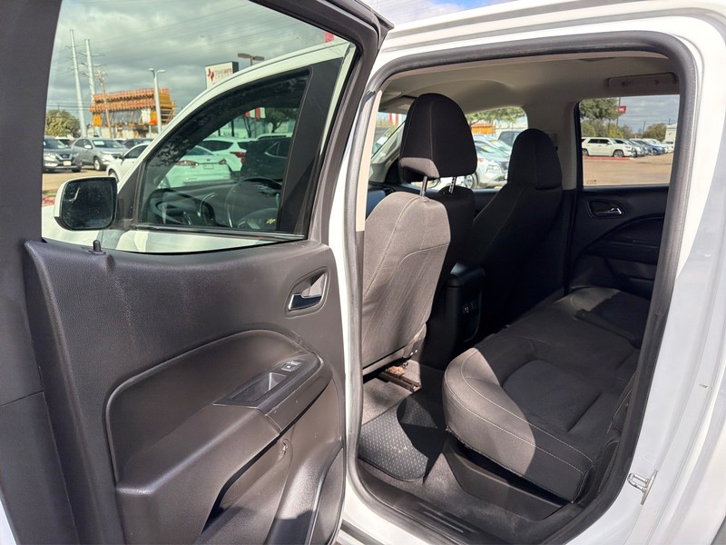 Chevrolet Colorado Vehicle Full-screen Gallery Image 10