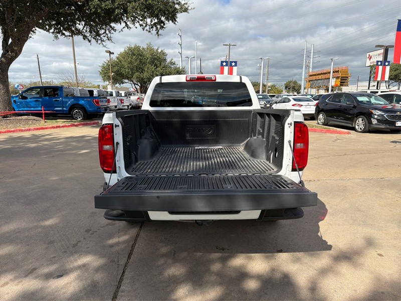 Chevrolet Colorado Vehicle Full-screen Gallery Image 11