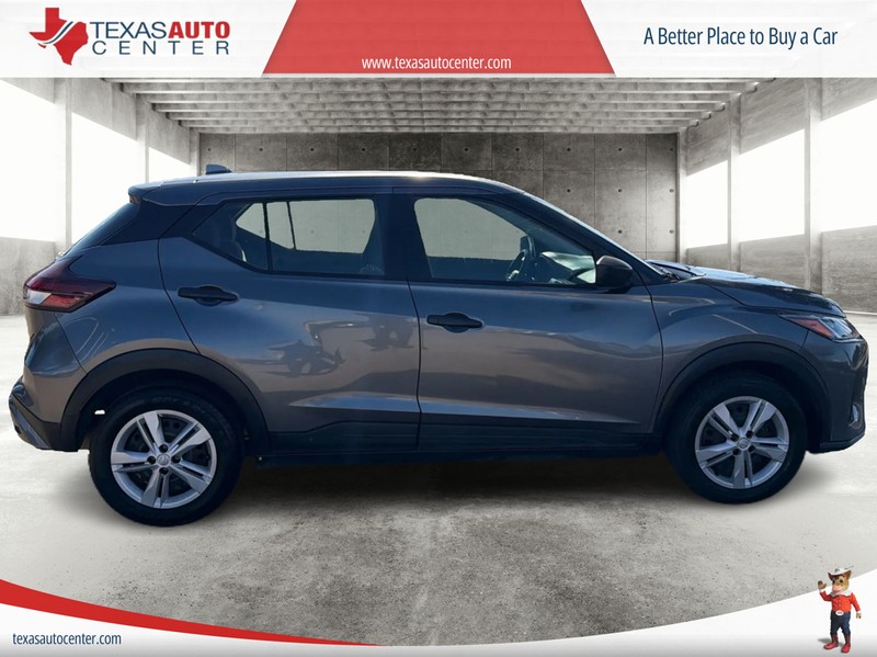 Nissan Kicks Vehicle Full-screen Gallery Image 04