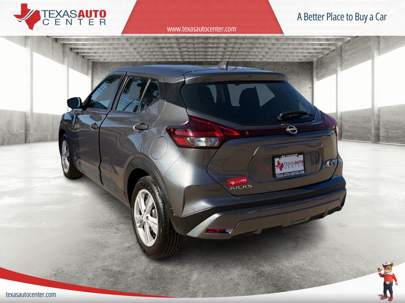 Nissan Kicks Vehicle Full-screen Gallery Image 08