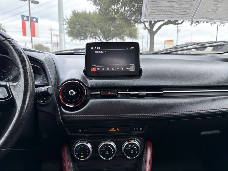 Mazda CX-3 Vehicle Full-screen Gallery Image 12