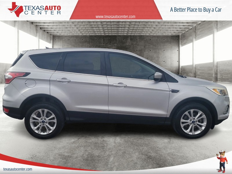 Ford Escape Vehicle Full-screen Gallery Image 04