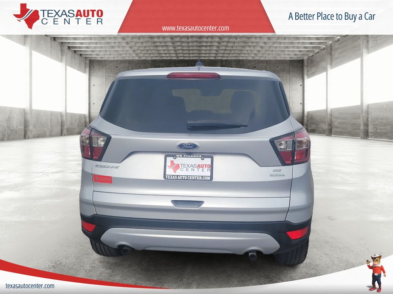 Ford Escape Vehicle Full-screen Gallery Image 06