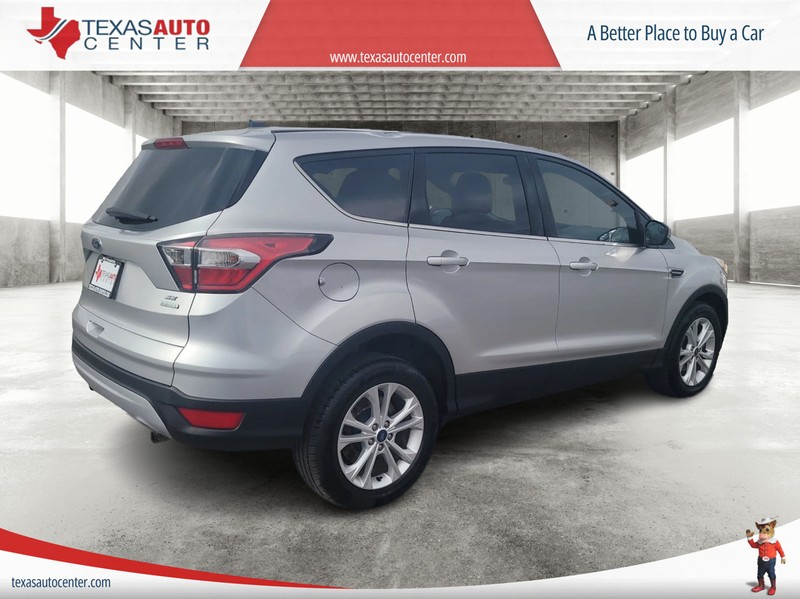 Ford Escape Vehicle Full-screen Gallery Image 07