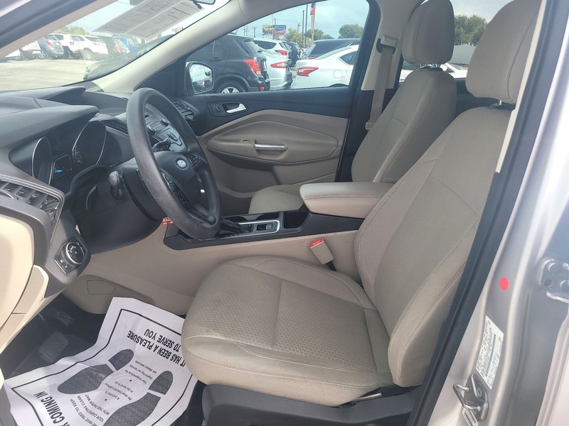 Ford Escape Vehicle Full-screen Gallery Image 09