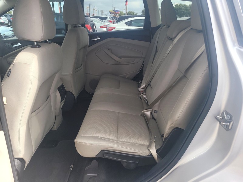 Ford Escape Vehicle Full-screen Gallery Image 10