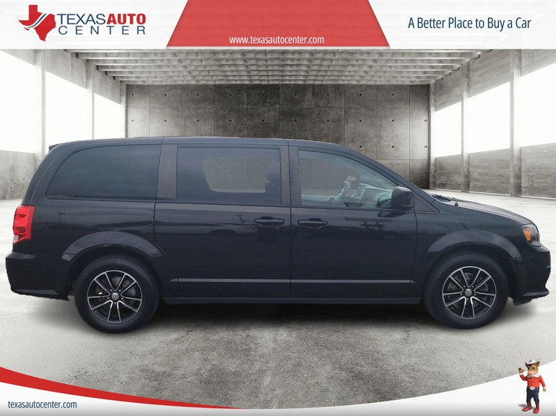 Dodge Grand Caravan Vehicle Full-screen Gallery Image 04