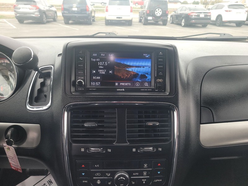 Dodge Grand Caravan Vehicle Full-screen Gallery Image 12