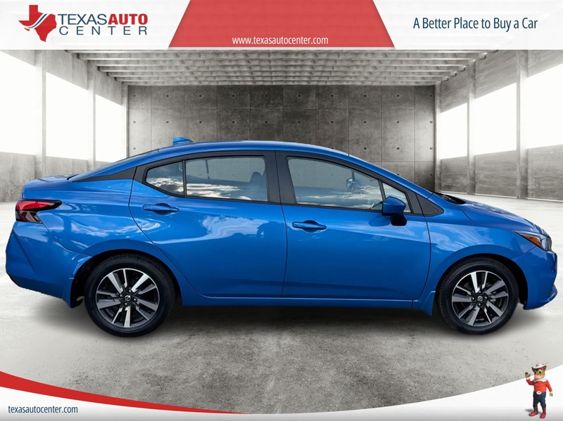 Nissan Versa Vehicle Full-screen Gallery Image 04