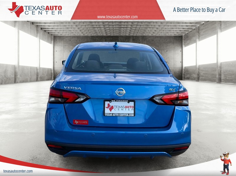 Nissan Versa Vehicle Full-screen Gallery Image 06