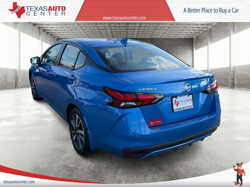 Nissan Versa Vehicle Full-screen Gallery Image 08