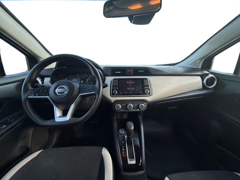 Nissan Versa Vehicle Full-screen Gallery Image 15