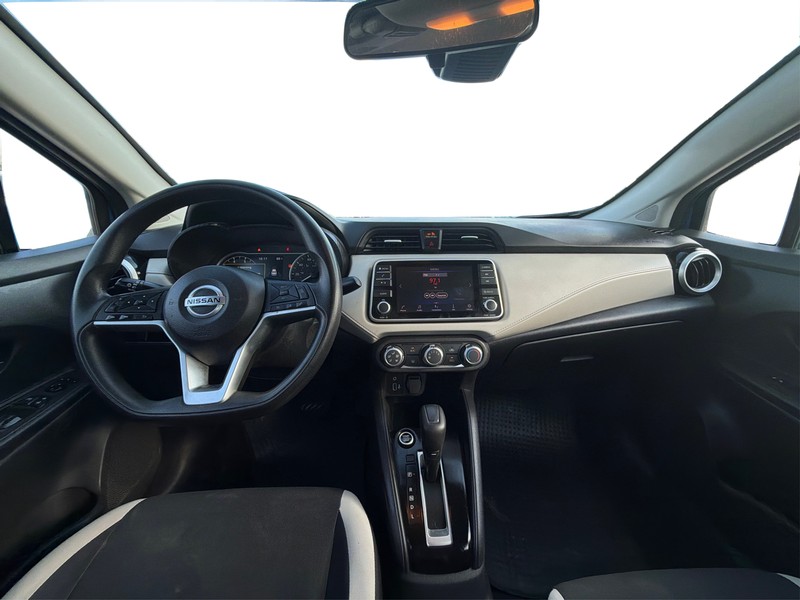 Nissan Versa Vehicle Full-screen Gallery Image 16