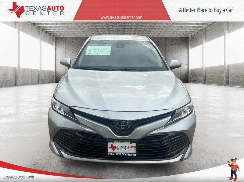 Toyota Camry Vehicle Full-screen Gallery Image 03