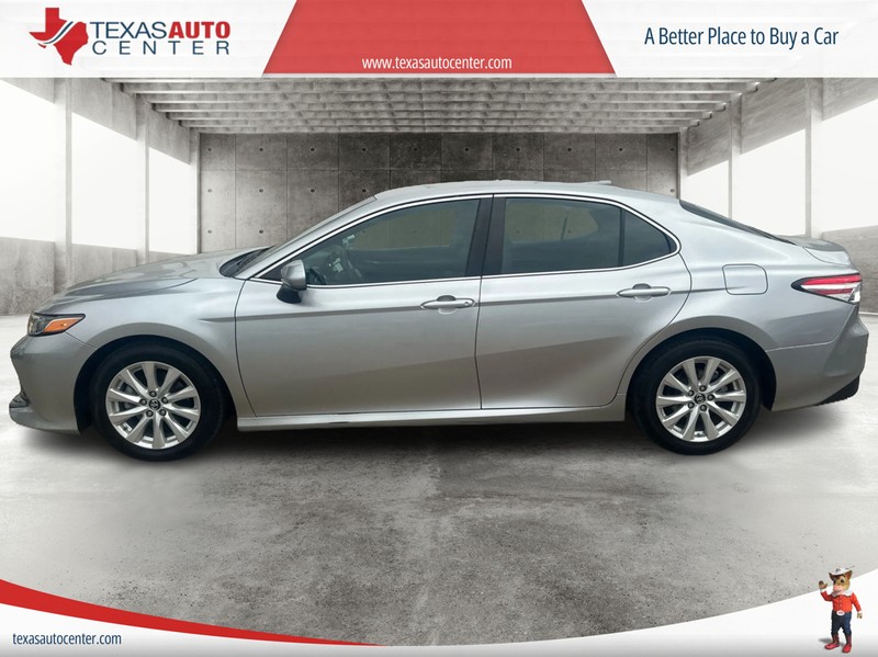 Toyota Camry Vehicle Full-screen Gallery Image 05