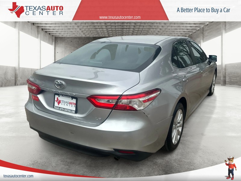 Toyota Camry Vehicle Full-screen Gallery Image 07