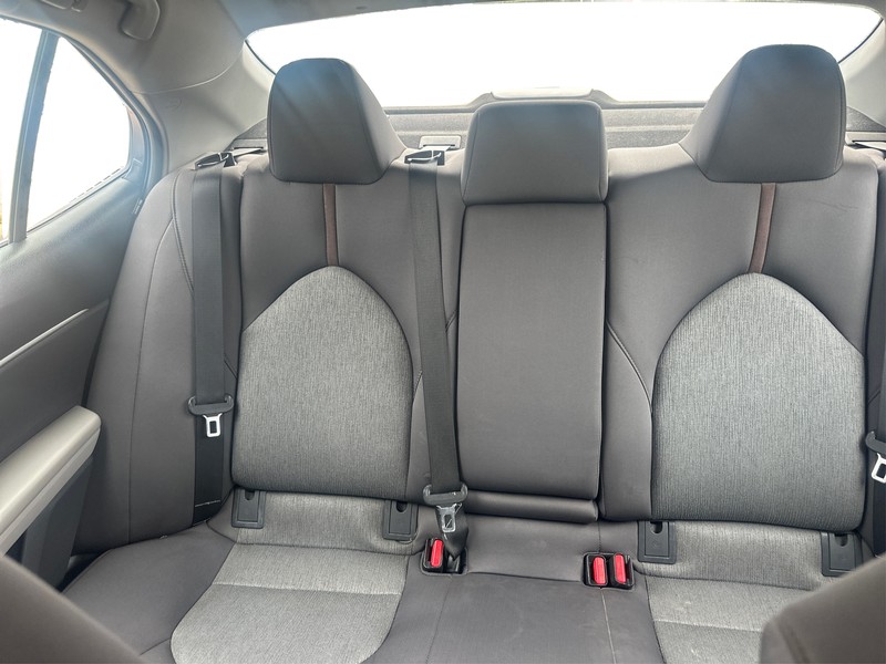 Toyota Camry Vehicle Full-screen Gallery Image 13