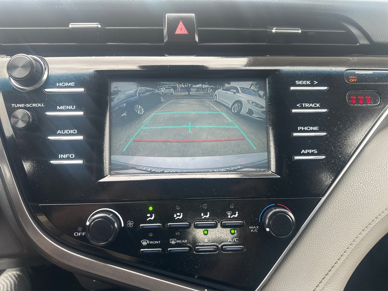 Toyota Camry Vehicle Full-screen Gallery Image 17