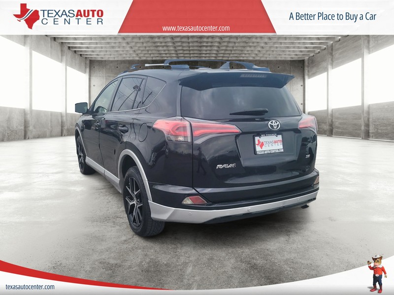 Toyota RAV4 Vehicle Full-screen Gallery Image 05