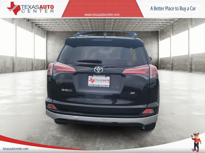 Toyota RAV4 Vehicle Full-screen Gallery Image 08
