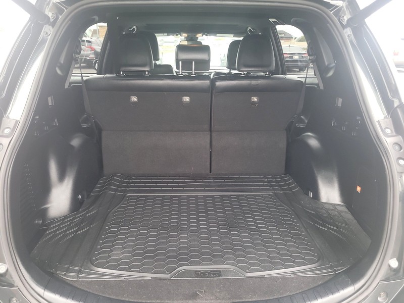 Toyota RAV4 Vehicle Full-screen Gallery Image 11