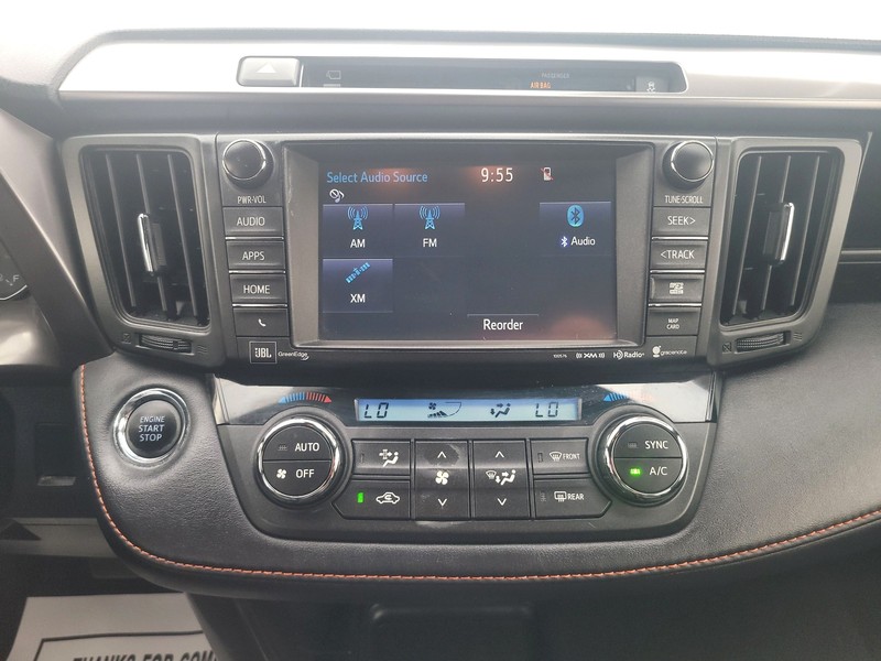 Toyota RAV4 Vehicle Full-screen Gallery Image 12