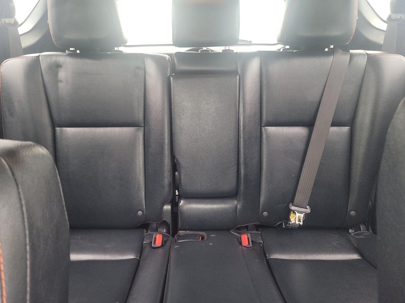 Toyota RAV4 Vehicle Full-screen Gallery Image 13