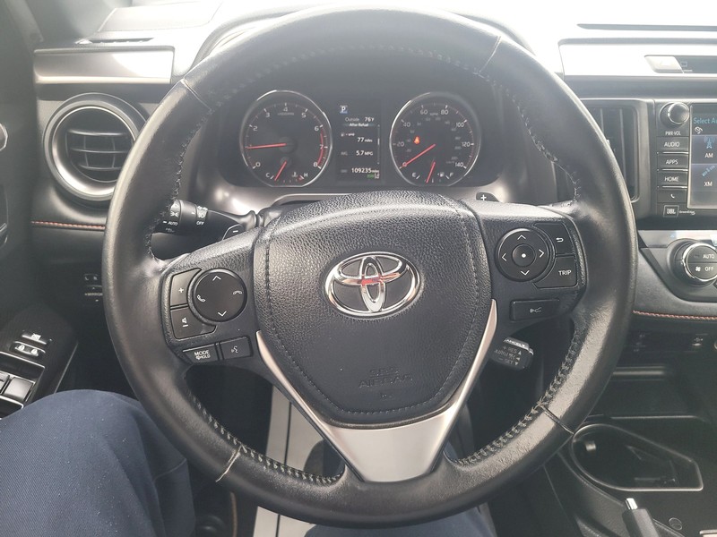 Toyota RAV4 Vehicle Full-screen Gallery Image 14