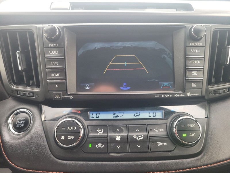 Toyota RAV4 Vehicle Full-screen Gallery Image 17