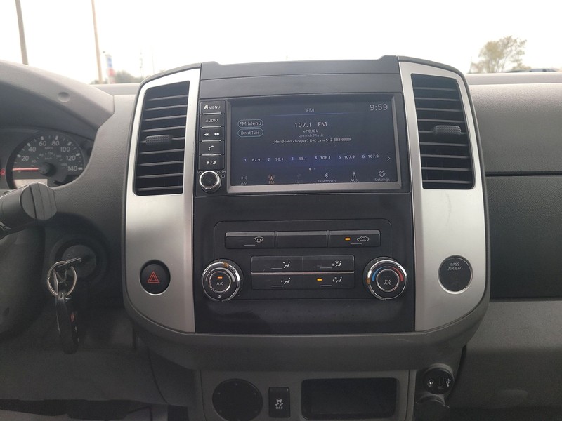 Nissan Frontier Vehicle Full-screen Gallery Image 11