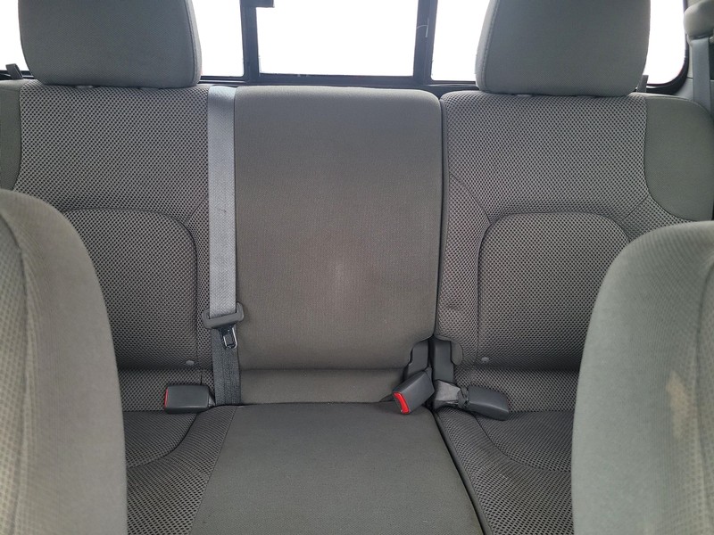 Nissan Frontier Vehicle Full-screen Gallery Image 12