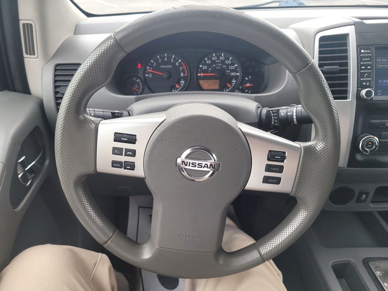 Nissan Frontier Vehicle Full-screen Gallery Image 13